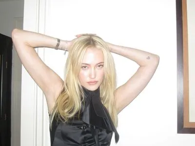 Maika Monroe OnlyFans Leaked Free Thumbnail Picture - #0lGPcFODMK