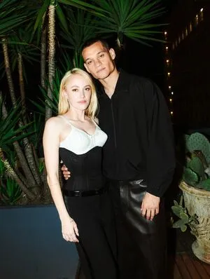 Maika Monroe OnlyFans Leaked Free Thumbnail Picture - #31RzIixchc