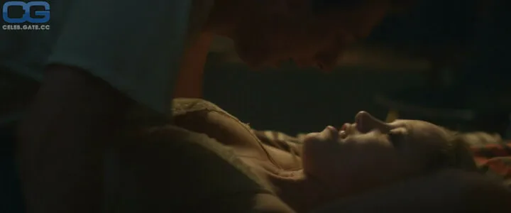 Maika Monroe OnlyFans Leaked Free Thumbnail Picture - #9UxapVszT2