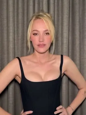 Maika Monroe OnlyFans Leaked Free Thumbnail Picture - #BKnTykaaq4