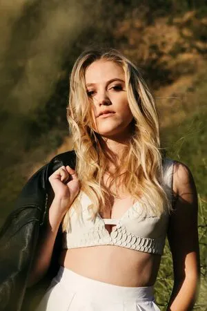 Maika Monroe OnlyFans Leaked Free Thumbnail Picture - #BvkyPTdB94