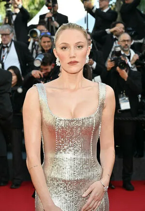 Maika Monroe OnlyFans Leaked Free Thumbnail Picture - #Ff399gYgvg