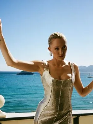 Maika Monroe OnlyFans Leaked Free Thumbnail Picture - #G1co3BrgDX