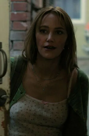 Maika Monroe OnlyFans Leaked Free Thumbnail Picture - #LRKHSD8gEa
