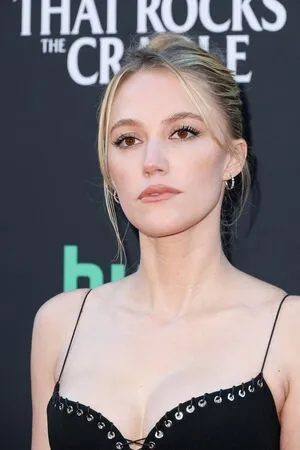 Maika Monroe OnlyFans Leaked Free Thumbnail Picture - #WysZKIckap