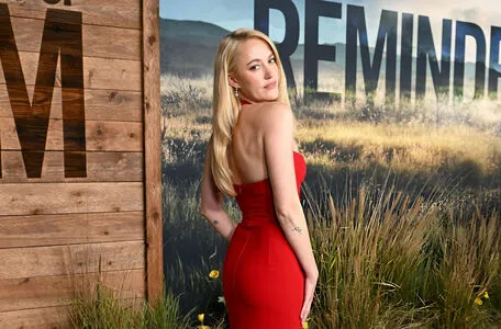 Maika Monroe OnlyFans Leaked Free Thumbnail Picture - #c7for1Cci2