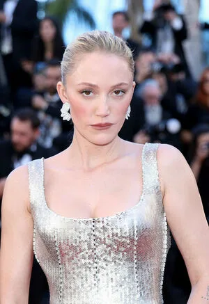 Maika Monroe OnlyFans Leaked Free Thumbnail Picture - #cDi2Gl5ABR