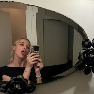 Maika Monroe OnlyFans Leaked Free Thumbnail Picture - #dXXTRndhm3