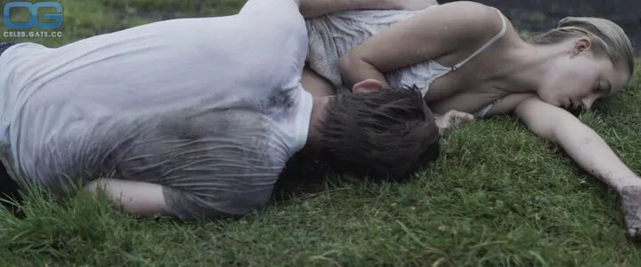 Maika Monroe OnlyFans Leaked Free Thumbnail Picture - #f0vp4yyixm