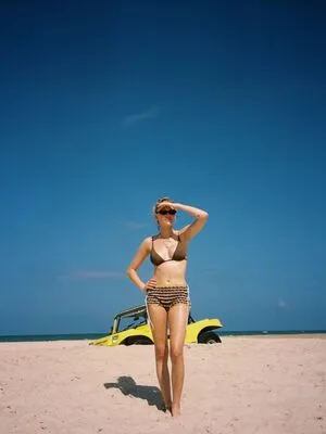 Maika Monroe OnlyFans Leaked Free Thumbnail Picture - #g5zPzshEQn