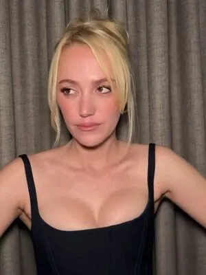 Maika Monroe OnlyFans Leaked Free Thumbnail Picture - #iRUhEZ1S2a