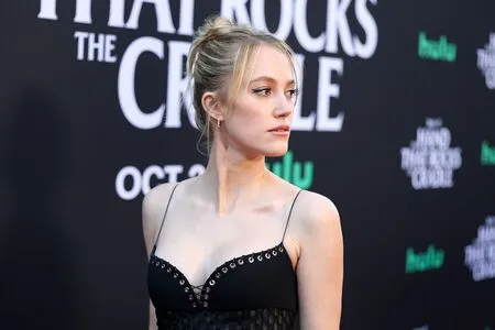 Maika Monroe OnlyFans Leaked Free Thumbnail Picture - #mfxzq1rHJN