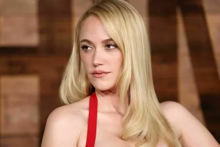 Maika Monroe OnlyFans Leaked Free Thumbnail Picture - #oMgasaeIhl