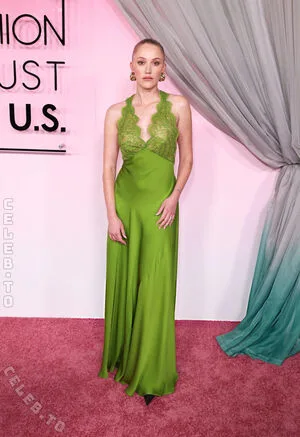 Maika Monroe OnlyFans Leaked Free Thumbnail Picture - #x0D3qBAy1P