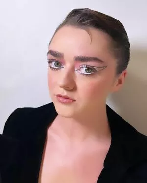 Maisie Williams OnlyFans Leaked Free Thumbnail Picture - #1KlC6e9I3d