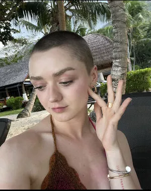 Maisie Williams OnlyFans Leaked Free Thumbnail Picture - #2DeQKKDMu5