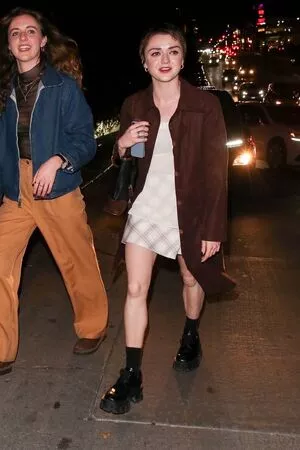 Maisie Williams OnlyFans Leaked Free Thumbnail Picture - #2Vla65dfe4