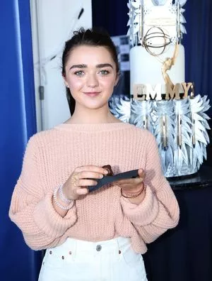 Maisie Williams OnlyFans Leaked Free Thumbnail Picture - #4H2MwWaQft