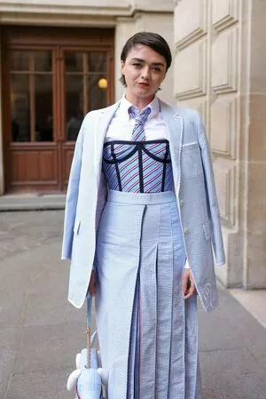 Maisie Williams OnlyFans Leaked Free Thumbnail Picture - #4dmoyfIUzc