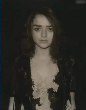 Maisie Williams OnlyFans Leaked Free Thumbnail Picture - #89f3RHAKph