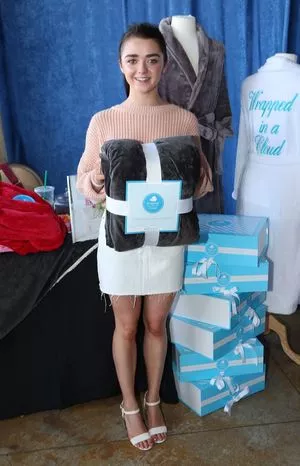 Maisie Williams OnlyFans Leaked Free Thumbnail Picture - #8sEmET82DF