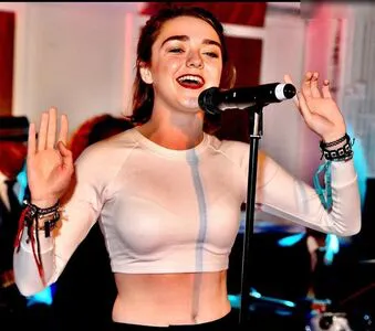 Maisie Williams OnlyFans Leaked Free Thumbnail Picture - #9lYbiCj61t