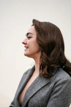 Maisie Williams OnlyFans Leaked Free Thumbnail Picture - #AzO25bFAgm