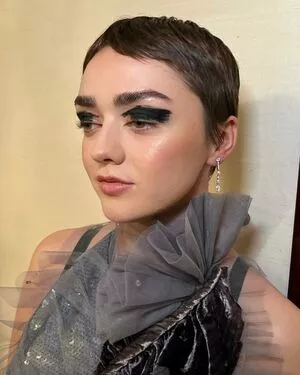 Maisie Williams OnlyFans Leaked Free Thumbnail Picture - #B525m2b0X8