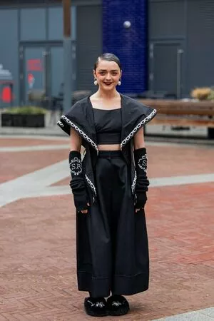 Maisie Williams OnlyFans Leaked Free Thumbnail Picture - #ErFPkh5iuV