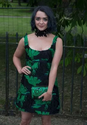 Maisie Williams OnlyFans Leaked Free Thumbnail Picture - #H7QzX3atTw