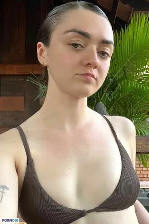 Maisie Williams OnlyFans Leaked Free Thumbnail Picture - #IIsnCI217i