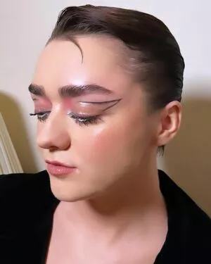 Maisie Williams OnlyFans Leaked Free Thumbnail Picture - #ILNBxGFndN