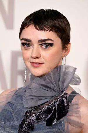 Maisie Williams OnlyFans Leaked Free Thumbnail Picture - #IOEhkiHKcp
