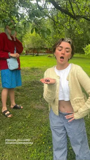 Maisie Williams OnlyFans Leaked Free Thumbnail Picture - #IfqqLIWN27