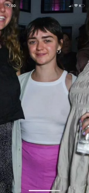 Maisie Williams OnlyFans Leaked Free Thumbnail Picture - #KUDfi94srQ