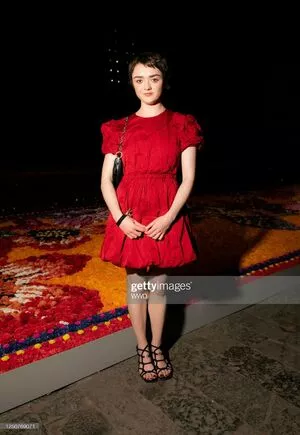 Maisie Williams OnlyFans Leaked Free Thumbnail Picture - #MRTdgIkWWE