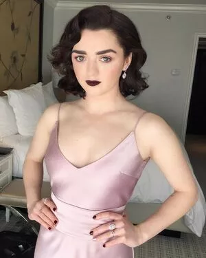 Maisie Williams OnlyFans Leaked Free Thumbnail Picture - #OARzZIcWNz