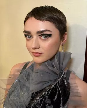 Maisie Williams OnlyFans Leaked Free Thumbnail Picture - #hNMez6pQlq