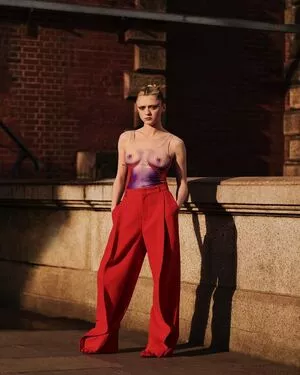 Maisie Williams OnlyFans Leaked Free Thumbnail Picture - #qLBB1xs061