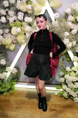 Maisie Williams OnlyFans Leaked Free Thumbnail Picture - #vBnrSMAREi