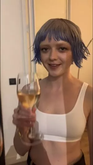 Maisie Williams OnlyFans Leaked Free Thumbnail Picture - #yAZoesGLpp