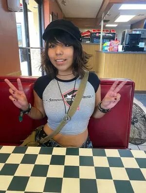 Makeoutradio OnlyFans Leaked Free Thumbnail Picture - #lMJKgsAue3