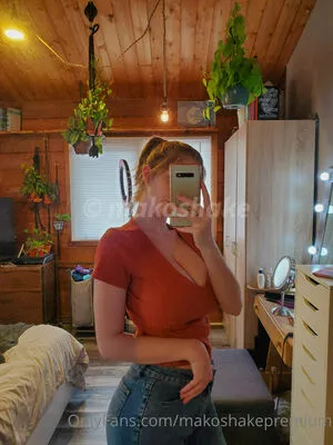 Makoshake OnlyFans Leaked Free Thumbnail Picture - #BV1mrWKft5