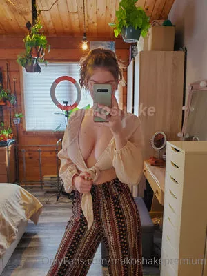 Makoshake OnlyFans Leaked Free Thumbnail Picture - #VyzoyOenp8
