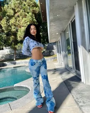 Malu Trevejo OnlyFans Leaked Free Thumbnail Picture - #4rATLpKSNW