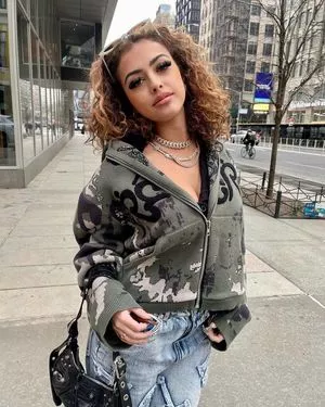 Malu Trevejo OnlyFans Leaked Free Thumbnail Picture - #b2A5lFdO7w