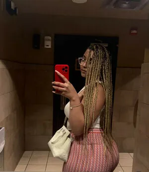 Mama E OnlyFans Leaked Free Thumbnail Picture - #4gxwor7dk5