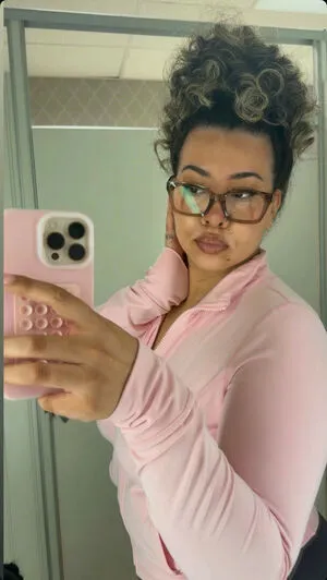 Mama E OnlyFans Leaked Free Thumbnail Picture - #UnoOqE2py4