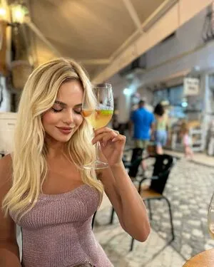 Manon Mayard OnlyFans Leaked Free Thumbnail Picture - #1AmeoQC3x9