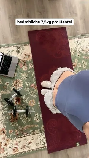 Marieejoan OnlyFans Leaked Free Thumbnail Picture - #0NjA12cWV5